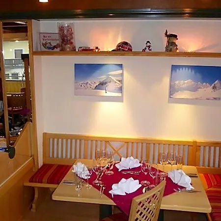 Hotel Alpina's Beds & Boots 3*