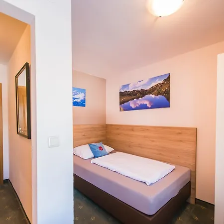 Hotel Alpina's Beds & Boots 3*